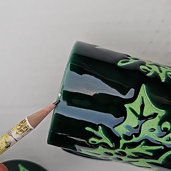 Vintage HTF Green Christmas Holly Berry 4 Piece Mug Set - Picture 11 of 12